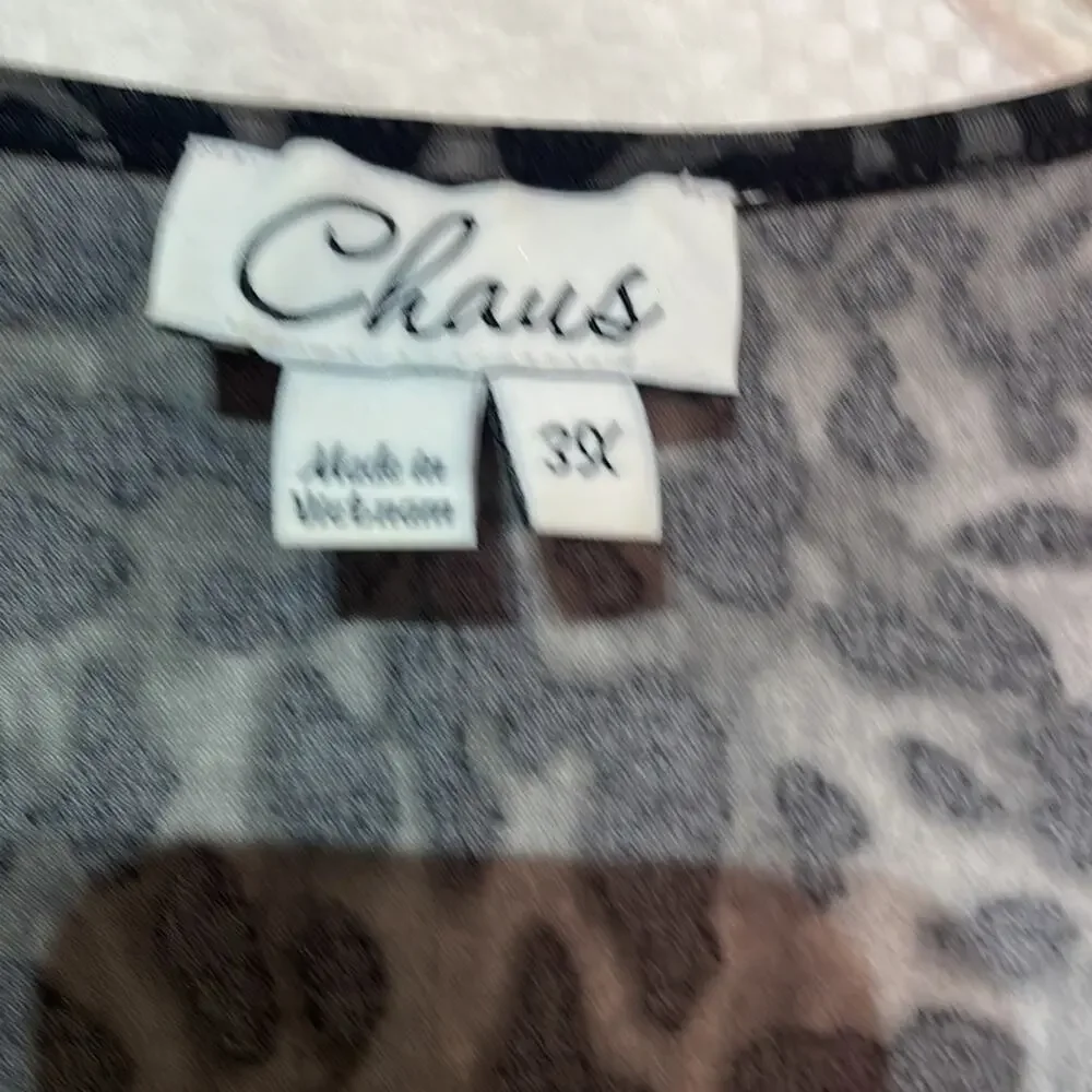 Chaus 3x black grey animal print polyester spandex top cap sleeve euc